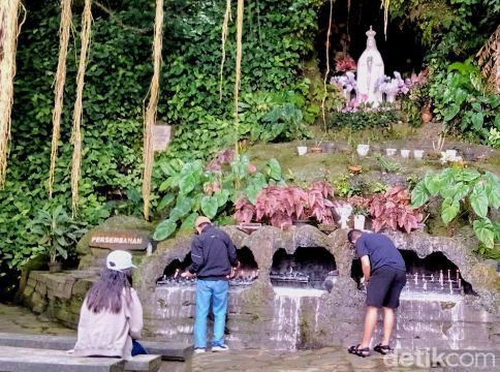 Sepenggal Doa Demi Nasib Baik dari Gua Maria di Hari Natal